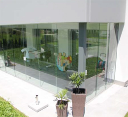 Balkonverglasung und Glasschiebetüren von Türenprofi.ch
